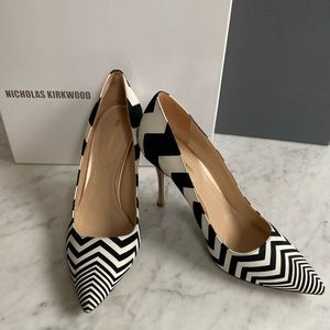 NIB Nicholas Kirkwood B&W Chevron Stripe Pumps